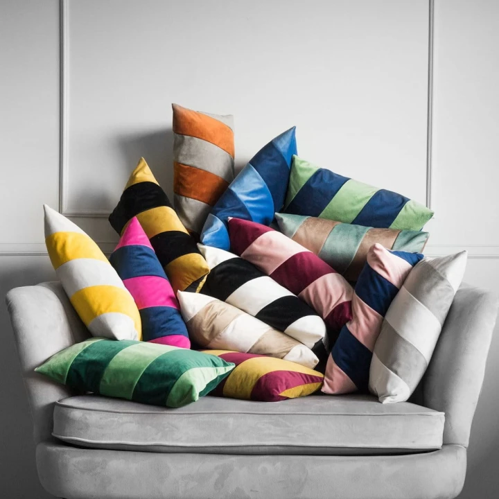 Stripes bordowo różowa poduszka dekoracyjna 50x30