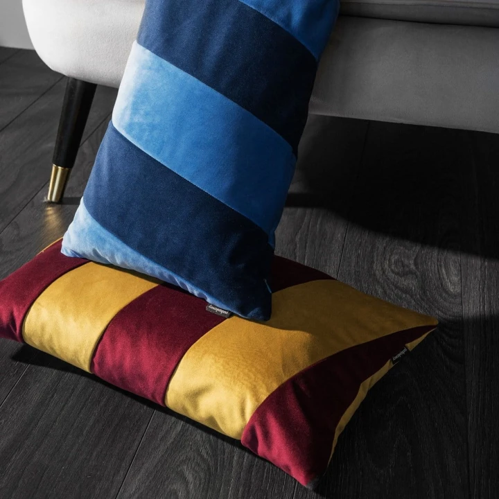 Stripes bordowo złota poduszka dekoracyjna 50x30