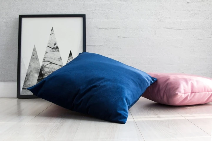 Velvet różowa poduszka dekoracyjna 50x30