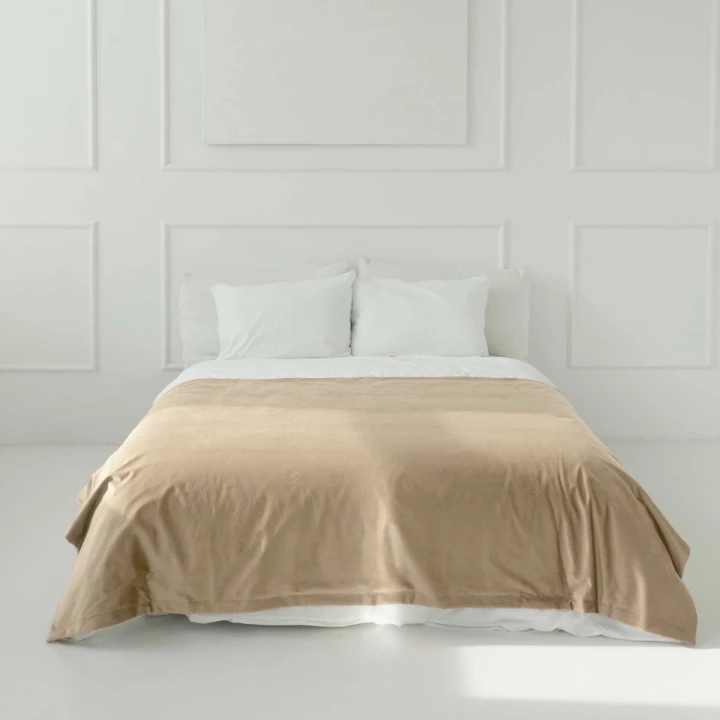 Kremowa narzuta na łóżko 220x140 Velvet