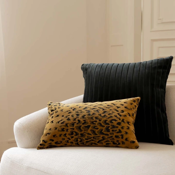 Cordian czarna poduszka dekoracyjna 50x50 Prestige Line