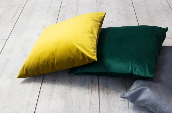 Velvet ciemno zielona poduszka dekoracyjna 50x30