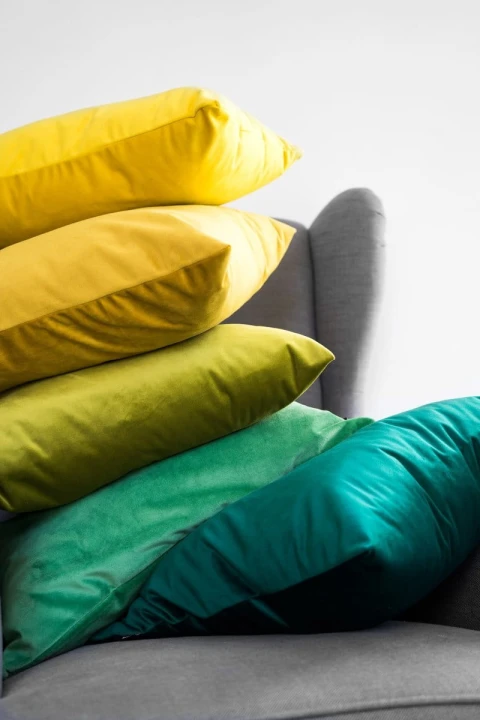 Velvet jasno zielona poduszka dekoracyjna 50x30